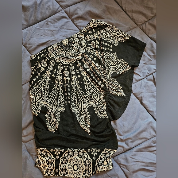 Moa Moa one shoulder black and white top - Picture 2 of 2